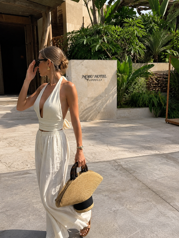 Azzuramare The Soléa luxury beige hat shaped beach bag with wooden handles